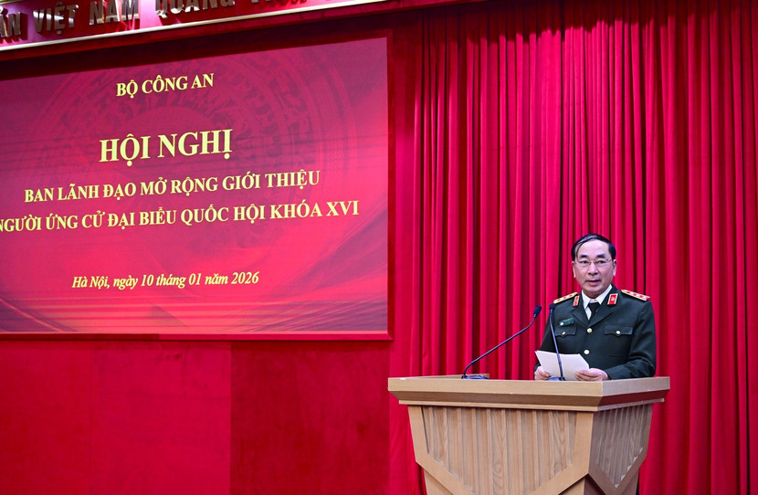 Thứ trưởng Trần Quốc Tỏ điều hành Hội nghị.