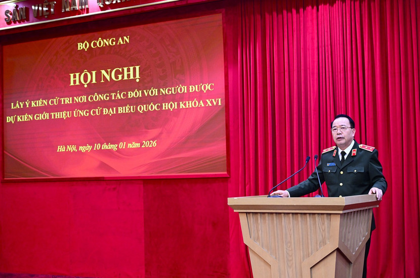 Trung tướng Nguyễn Văn Trung, Phó Chủ nhiệm Thường trực Ủy ban Kiểm tra Đảng ủy CATW, Thủ trưởng Cơ quan Ủy ban Kiểm tra Đảng uỷ CATW thông qua kết quả biểu quyết.