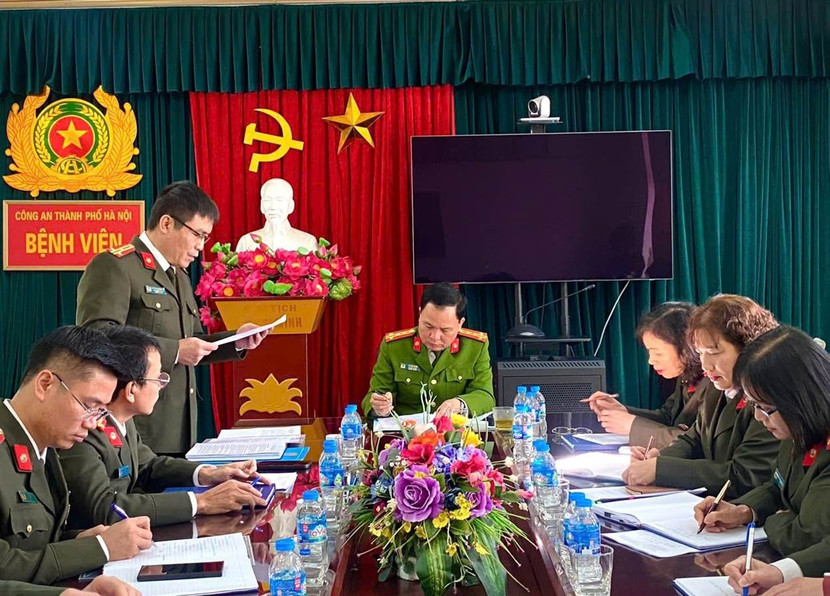 Thượng tá Nguyễn Song Toàn – Phó Trưởng phòng Tham mưu CATP thông báo chương trình, nội dung buổi làm việc