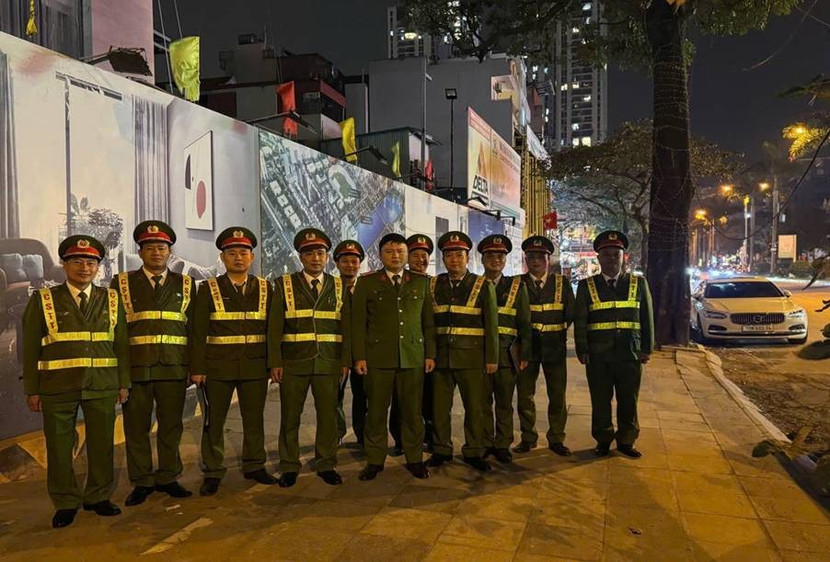 Công an Hà Nội phát huy cao nhất tinh thần: 'Phục vụ nhân dân, làm việc xuyên Tết' ảnh 1