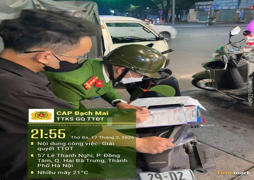 Công an Hà Nội phát huy cao nhất tinh thần: 'Phục vụ nhân dân, làm việc xuyên Tết' ảnh 9