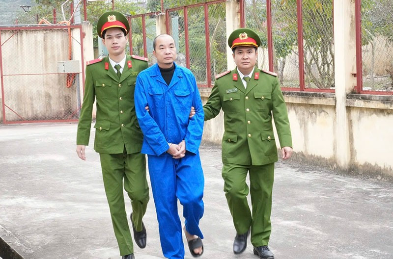 Cơ quan điều tra dẫn giải đối tượng Đinh Văn Phương.