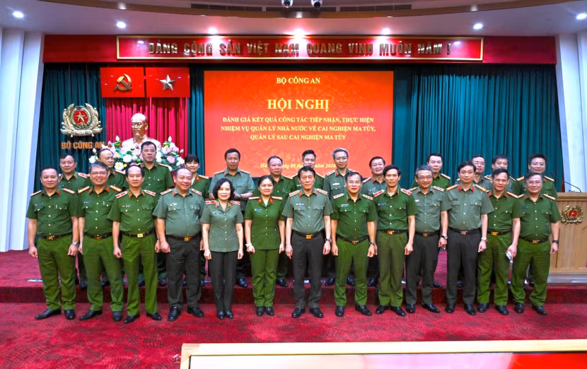 Bộ trưởng Lương Tam Quang cùng các đại biểu dự Hội nghị.