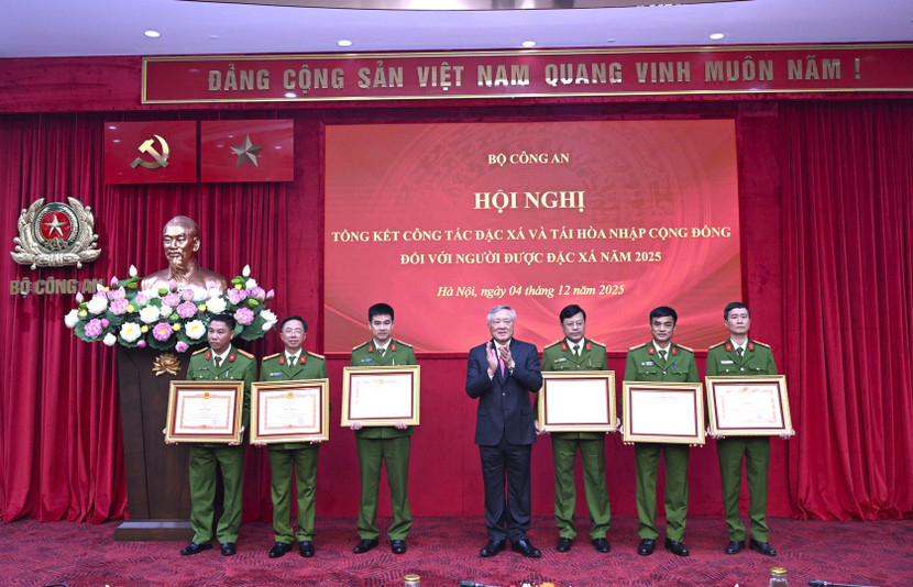 Bộ Công an tổng kết công tác đặc xá và tái hòa nhập cộng đồng đối với người được đặc xá năm 2025 ảnh 3