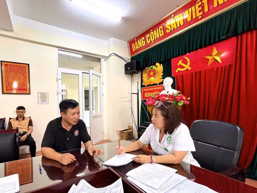 Khám sức khỏe cho cán bộ, chiến sĩ là thương binh của CATP Hà Nội ảnh 1