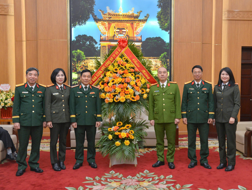 Công an thành phố Hà Nội thăm, chúc mừng Bộ Tư lệnh Thủ đô và Cục Bảo vệ An ninh Quân đội nhân kỷ niệm Ngày thành lập Quân đội nhân dân Việt Nam ảnh 1