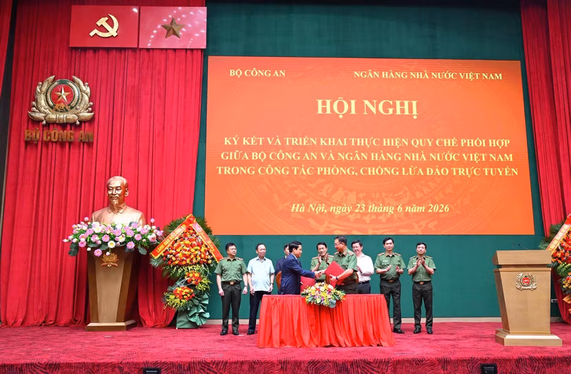 Bộ Công an và Ngân hàng Nhà nước Việt Nam ký Quy chế phối hợp trong công tác phòng, chống lừa đảo trực tuyến ảnh 3