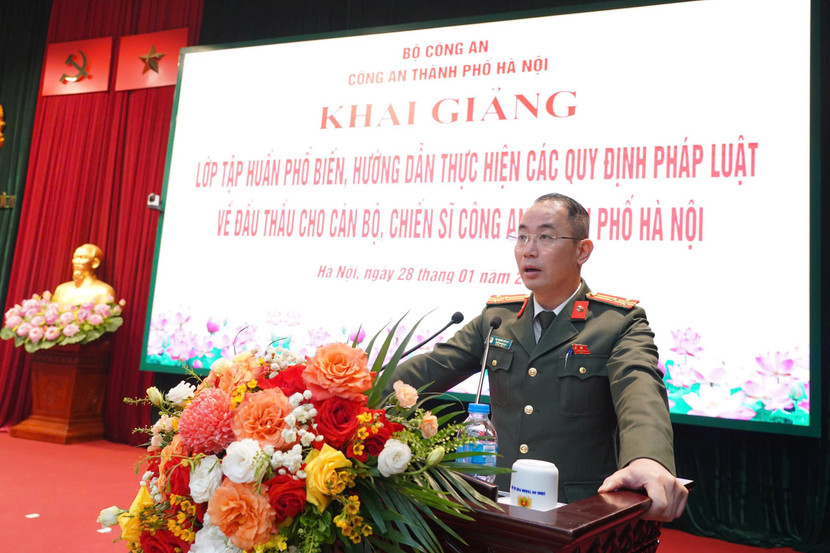 Khai giảng lớp tập huấn pháp luật về đấu thầu cho cán bộ, chiến sĩ Công an Hà Nội ảnh 3