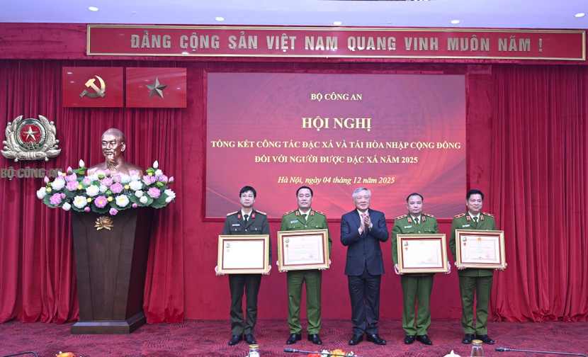 Bộ Công an tổng kết công tác đặc xá và tái hòa nhập cộng đồng đối với người được đặc xá năm 2025 ảnh 2