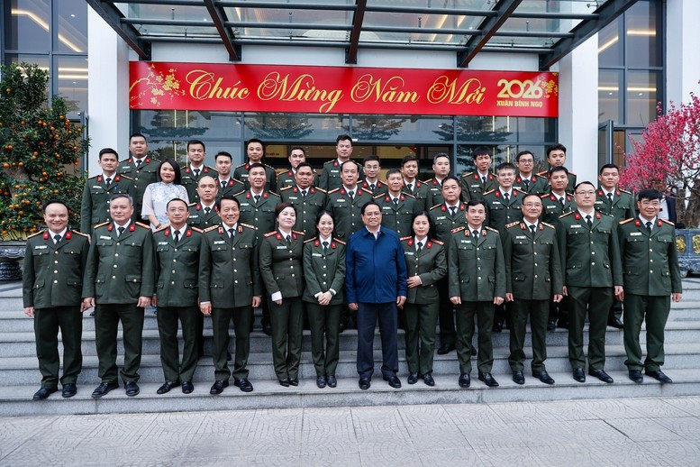 Thủ tướng Phạm Minh Chính kiểm tra, động viên các lực lượng Công an ứng trực dịp Tết ảnh 8