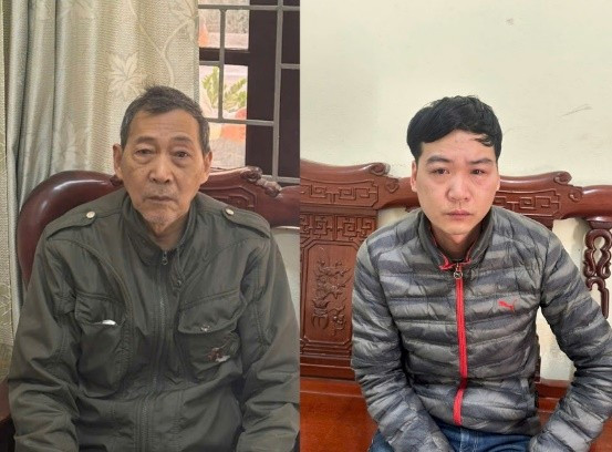 Bố con ông Hòa tại cơ quan Công an