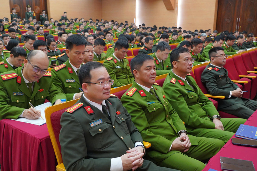 Khai giảng lớp tập huấn pháp luật về đấu thầu cho cán bộ, chiến sĩ Công an Hà Nội ảnh 2
