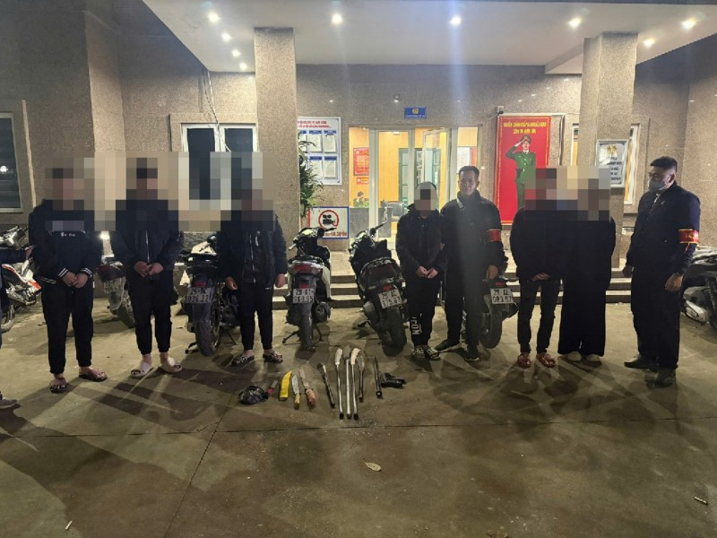 Các đối tượng tại cơ quan Công an.