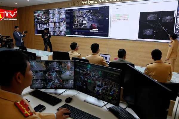 Hà Nội vận hành Trung tâm điều khiển giao thông mới: Ứng dụng AI giảm ùn tắc 