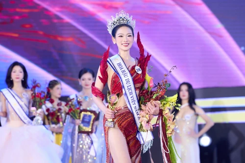 Chân dung cô gái là Thạc sĩ đăng quang "Hoa hậu Du lịch Việt Nam 2026"