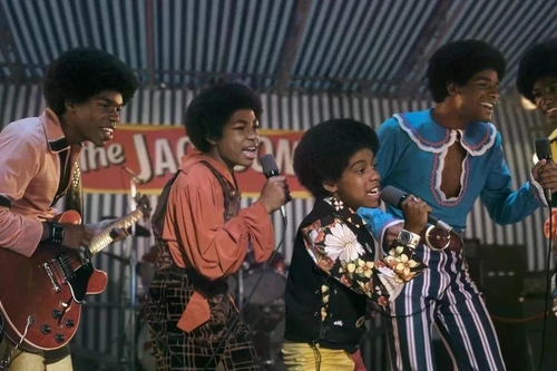 Phim về cuộc đời "ông hoàng nhạc Pop" Michael Jackson ra rạp Việt