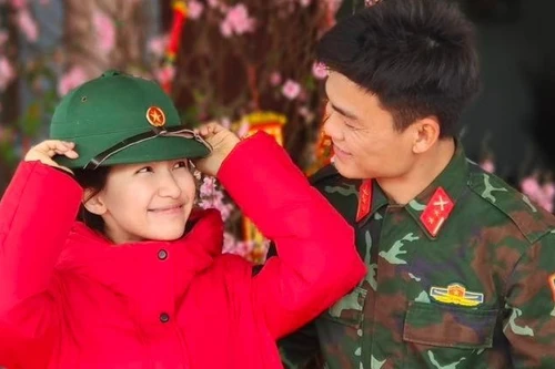 Hòa Minzy công khai bạn trai là quân nhân sau 4 năm hẹn hò kín tiếng