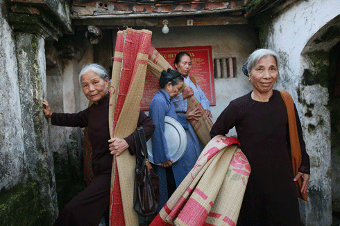 "Lực hấp dẫn tự nhiên đưa tôi đến với những ngôi chùa Việt Nam" ảnh 1