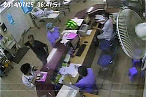 Bác sĩ cũng có quyền phòng vệ chính đáng ảnh 2