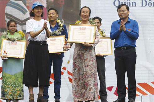 Trao Giải thưởng Tình nguyện Quốc gia năm 2018 vinh danh các tập thể, cá nhân có hoạt động thiết thực ảnh 1