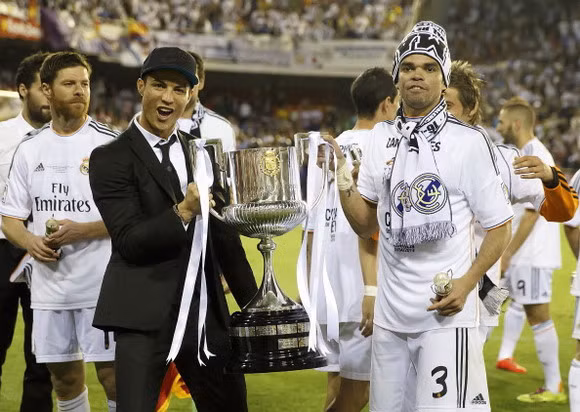 Chùm ảnh: Real Madrid mở đại tiệc đón Cúp Nhà Vua ảnh 5