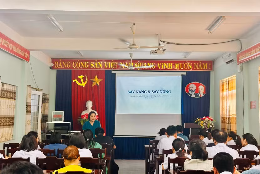 benh-vien-da-khoa-yen-the-da-to-chuc-buoi-sinh-hoat-chuyen-mon-dinh-ky-hang-thang-voi-cac-noi-dung-thiet-thuc-bam-sat-thuc-tien-cong-tac-kham-chua-benh.jpg