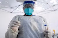 [ẢNH] Tốc độ lây nhiễm Covid-19 trên thế giới giảm gần 45%