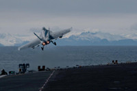 [ẢNH] Siêu tàu sân bay Mỹ tái bùng phát dịch Covid-19