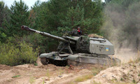 [ẢNH] Pháo tự hành hiện đại nhất Ukraine dội bão lửa xuống miền Đông