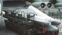 [ẢNH] Ổ quay tên lửa đáng sợ của máy bay B-52