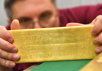 Hàng loạt quốc gia rút vàng khỏi kho dự trữ chiến lược của Anh và Mỹ