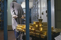 Hàng loạt quốc gia rút vàng khỏi kho dự trữ chiến lược của Anh và Mỹ