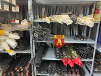 Cận cảnh kho hàng 