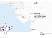 Khoảnh khắc máy bay Ấn Độ chở 242 hành khách lao xuống đất
