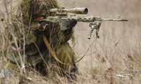 [ẢNH] Ukraine tố lính bắn tỉa Nga tới Donbass, Moscow phủ nhận hoàn toàn