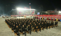 [ẢNH] Triều Tiên bất ngờ duyệt binh hoành tráng lúc nửa đêm