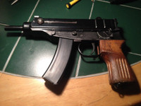 [Ảnh] Khẩu tiểu liên gắn bó với Anh hùng đặc công rừng Sác Lê Bá Ước suốt 42 năm