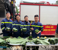 Những chiếc bánh chưng đặc biệt từ đôi tay lính cứu hoả Thủ đô