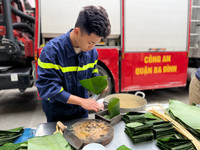 Những chiếc bánh chưng đặc biệt từ đôi tay lính cứu hoả Thủ đô