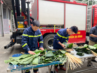 Những chiếc bánh chưng đặc biệt từ đôi tay lính cứu hoả Thủ đô