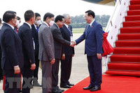 Chủ tịch Quốc hội Vương Đình Huệ bắt đầu thăm chính thức Lào