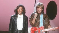 [Ảnh] Hai cha con ca sĩ Thomas Anders- Modern Talking thoát hiểm vụ cháy ôtô