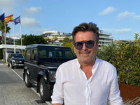 [Ảnh] Hai cha con ca sĩ Thomas Anders- Modern Talking thoát hiểm vụ cháy ôtô