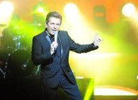 [Ảnh] Hai cha con ca sĩ Thomas Anders- Modern Talking thoát hiểm vụ cháy ôtô