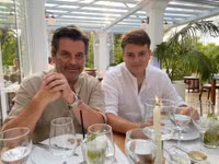 [Ảnh] Hai cha con ca sĩ Thomas Anders- Modern Talking thoát hiểm vụ cháy ôtô