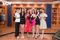 Đôi bạn thân Hoa hậu 'tái xuất' xinh đẹp trong hai phong cách thời trang khác biệt