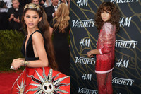 Vẻ đẹp lai ấn tượng của ‘Bạn gái người Nhện’ được vinh danh là ‘Biểu tượng thời trang 2021’