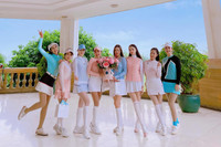 Hoa hậu Đỗ Mỹ Linh đón sinh nhật hoành tráng trên sân golf, quà được ‘ship’ bằng siêu xe 