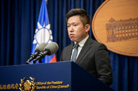 [ẢNH] 8 tiêm kích và 1 máy bay tác chiến điện tử Trung Quốc cùng áp sát Đài Loan