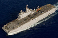 [ẢNH] Pháp điều tàu đổ bộ tấn công khổng lồ tới biển Đông